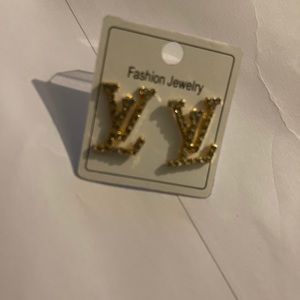 Beautifull Esrrings LV no authentic 🧚🏻
